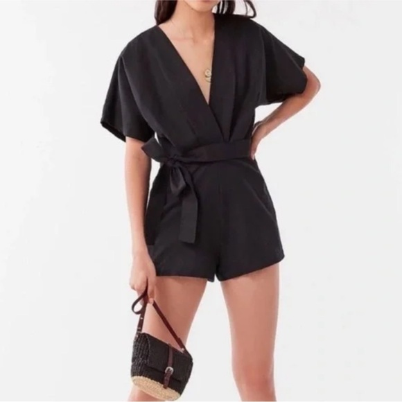 Urban Outfitters Black Cotton Linen Romper 
Sz 2 - Picture 2 of 6